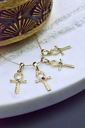 Krzyż Ankh z Granatem kamieniem zdrowia