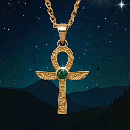 Złoty krzyż Ankh ze skrzydłami Izydy i Szmaragdem kamieniem młodości